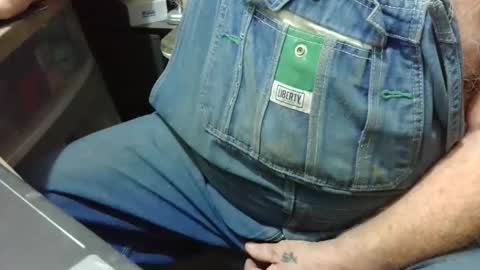 Snapshot of fatfreddythecat chatting on 10-19-25, 04:02 Fred. online show from 10-19-25, 04:02