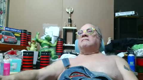Snapshot of fatfreddythecat chatting on 11-14-25, 09:13 Fred. online show from 11-14-25, 09:13