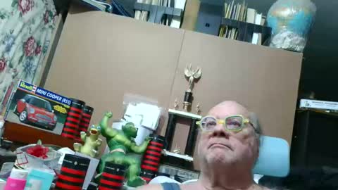 Snapshot of fatfreddythecat chatting on 11-16-25, 02:06 Fred. online show from 11-16-25, 02:06