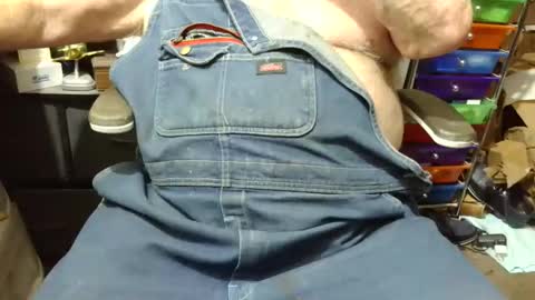 Snapshot of fatfreddythecat chatting on 11-18-25, 12:27 Fred. online show from 11-18-25, 12:27