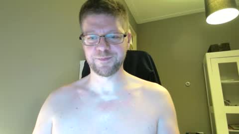 Snapshot of fattenmenow chatting on 01-18-26, 10:24 fattenmenow online show from 01-18-26, 10:24