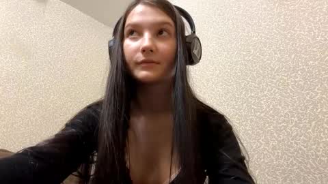 Aurora 18yo online show from 11-06-25, 08:37