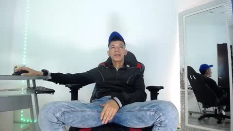 Snapshot of favel_gomez7 chatting on 12-23-24, 01:03 Favel Gomez online show from 12-23-24, 01:03
