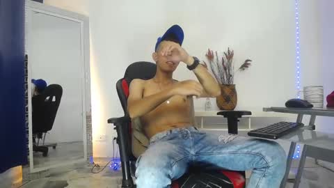 Snapshot of favel_gomez7 chatting on 01-22-25, 04:02 Favel Gomez online show from 01-22-25, 04:02