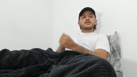 Snapshot of favid95 chatting on 12-15-24, 04:40 favid95 online show from 12-15-24, 04:40