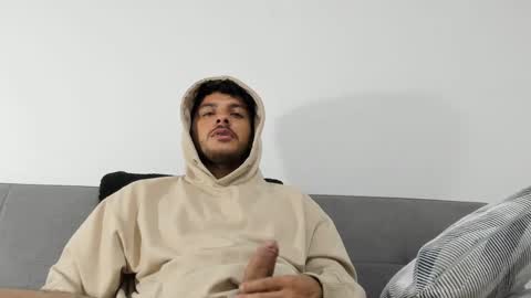 Snapshot of favid95 chatting on 12-16-24, 12:48 favid95 online show from 12-16-24, 12:48