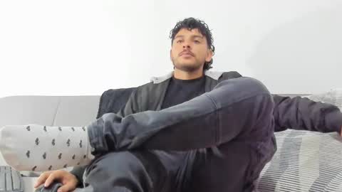 Snapshot of favid95 chatting on 12-17-24, 12:01 favid95 online show from 12-17-24, 12:01