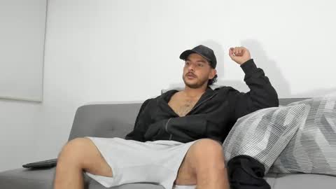 Snapshot of favid95 chatting on 12-17-24, 06:13 favid95 online show from 12-17-24, 06:13