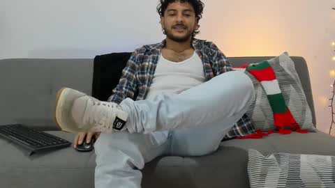 Snapshot of favid95 chatting on 12-24-24, 12:55 favid95 online show from 12-24-24, 12:55