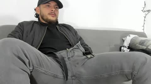 Snapshot of favid95 chatting on 02-08-25, 03:08 favid95 online show from 02-08-25, 03:08