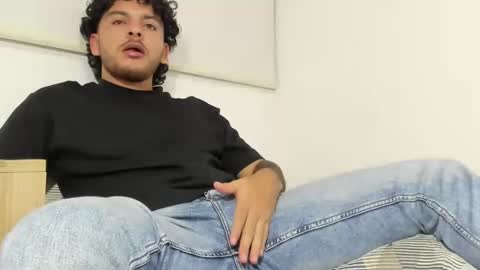 Snapshot of favid95 chatting on 02-22-25, 01:22 favid95 online show from 02-22-25, 01:22