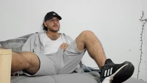 Snapshot of favid95 chatting on 02-24-25, 01:24 favid95 online show from 02-24-25, 01:24