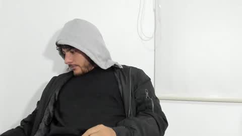 Snapshot of favid95 chatting on 03-06-25, 06:52 favid95 online show from 03-06-25, 06:52