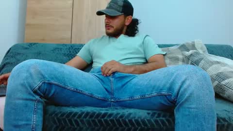 Snapshot of favid95 chatting on 09-18-25, 02:02 favid95 online show from 09-18-25, 02:02