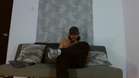 Snapshot of favid95 chatting on 10-06-25, 04:37 favid95 online show from 10-06-25, 04:37