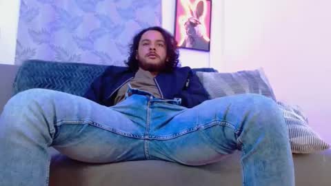 Snapshot of favid95 chatting on 10-11-25, 11:03 favid95 online show from 10-11-25, 11:03