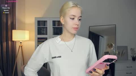 Emma online show from 01-10-26, 07:54