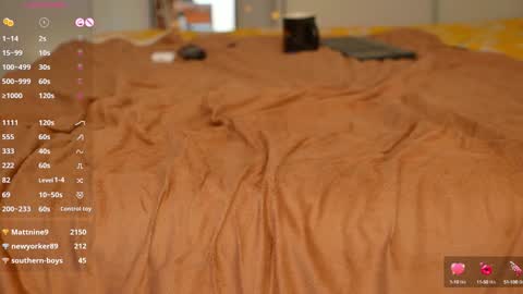 Snapshot of fazeyj chatting on 12-20-24, 10:16 FazeyJ online show from 12-20-24, 10:16