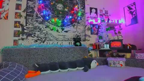 Diva online show from 12-23-25, 01:58