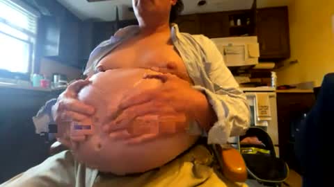 Snapshot of feedmyhugebelly chatting on 04-22-26, 08:32 feedmyhugebelly online show from 04-22-26, 08:32