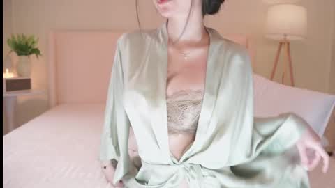 Snapshot of feel_me_00 chatting on 01-11-26, 11:32 feel_me_00 online show from 01-11-26, 11:32