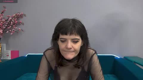 Snapshot of feelsgoodwoman chatting on 01-17-26, 06:44 Laura online show from 01-17-26, 06:44