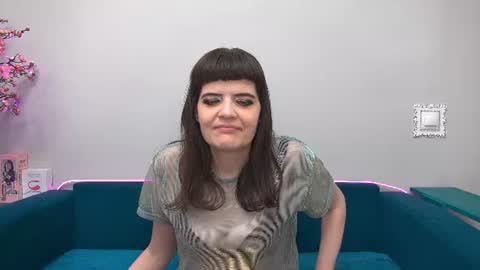 Laura online show from 06-19-26, 01:10