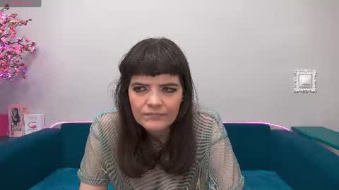 Laura online show from 07-04-26, 12:06