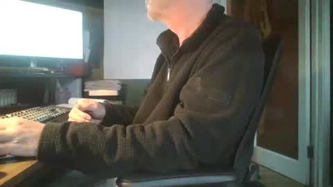 Snapshot of feet_fan69 chatting on 12-02-24, 02:19 John Buck online show from 12-02-24, 02:19