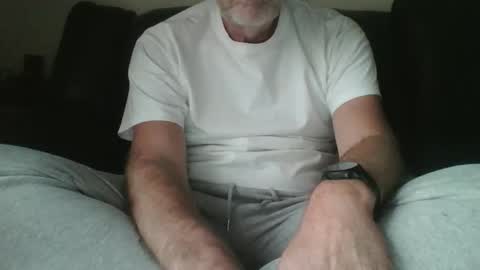 Snapshot of feet_fan69 chatting on 10-10-25, 04:06 John Buck online show from 10-10-25, 04:06
