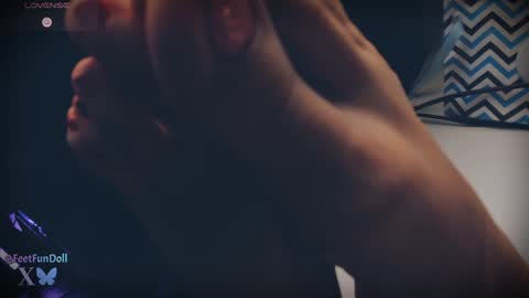 Snapshot of feetfundoll chatting on 12-17-24, 11:49 Lisa Dove aka FeetFunDoll online show from 12-17-24, 11:49