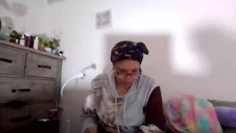 Snapshot of feetnymph chatting on 01-11-26, 07:08 Soley online show from 01-11-26, 07:08