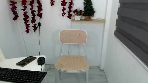 Snapshot of feisty_woman chatting on 03-03-25, 03:20 Prianka online show from 03-03-25, 03:20