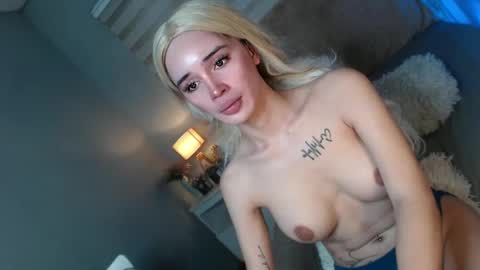 Snapshot of feisty_woman chatting on 03-06-25, 04:52 Prianka online show from 03-06-25, 04:52