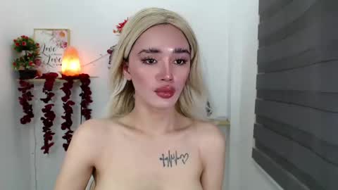 Snapshot of feisty_woman chatting on 03-10-25, 06:38 Prianka online show from 03-10-25, 06:38