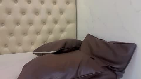 Snapshot of feisty_woman chatting on 01-18-26, 10:19 Prianka online show from 01-18-26, 10:19