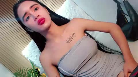 Snapshot of feisty_woman chatting on 05-08-26, 11:37 Prianka online show from 05-08-26, 11:37