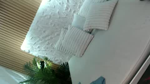 Snapshot of feisty_woman chatting on 06-22-26, 04:53 Prianka online show from 06-22-26, 04:53