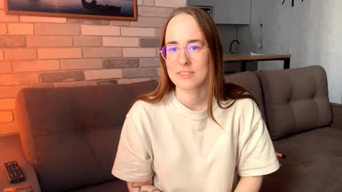 Snapshot of feleciacockrell chatting on 03-23-26, 07:01 Mary online show from 03-23-26, 07:01