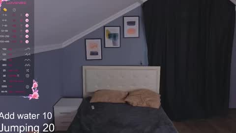 Snapshot of feli_tempa chatting on 11-21-25, 10:14 Milena online show from 11-21-25, 10:14