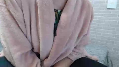 Snapshot of felina_hot chatting on 10-22-25, 04:57 Felina Hot online show from 10-22-25, 04:57