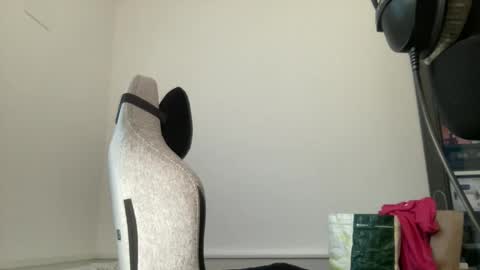 Snapshot of feline_shine chatting on 12-27-24, 02:54 feline_shine online show from 12-27-24, 02:54