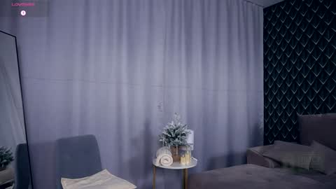 Snapshot of felissiany chatting on 12-17-25, 04:18 Hello im Nova online show from 12-17-25, 04:18