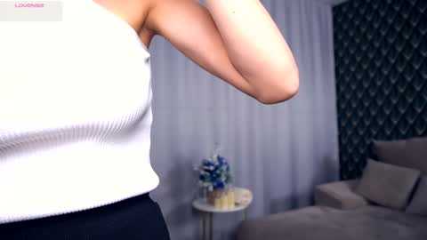 Snapshot of felissiany chatting on 01-07-26, 04:26 Hello im Nova online show from 01-07-26, 04:26