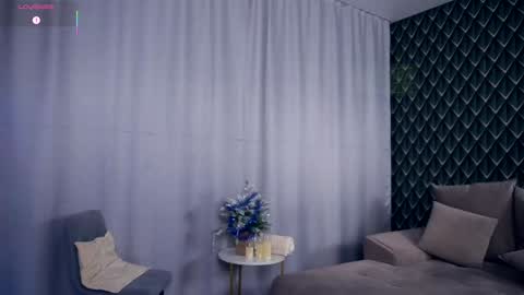 Snapshot of felissiany chatting on 01-11-26, 04:28 Hello im Nova online show from 01-11-26, 04:28