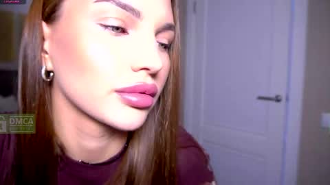 Snapshot of felissiany chatting on 06-22-26, 01:07 Hello im Nova online show from 06-22-26, 01:07