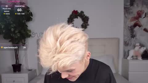 Snapshot of felix_rey chatting on 12-19-25, 07:32 Felix online show from 12-19-25, 07:32