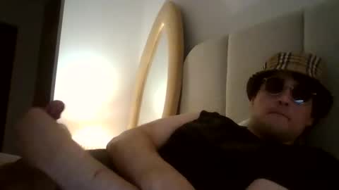 Snapshot of felixthehornycat chatting on 09-29-25, 03:28 Felix online show from 09-29-25, 03:28