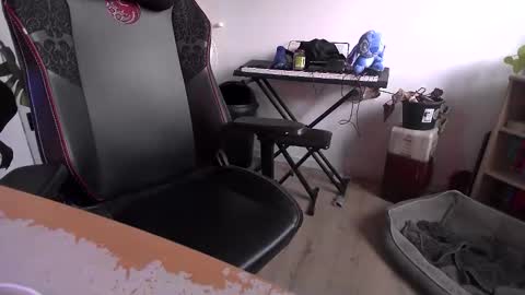 Snapshot of fem_alice_louis_dom chatting on 04-01-26, 06:16 fem_alice_louis_dom online show from 04-01-26, 06:16