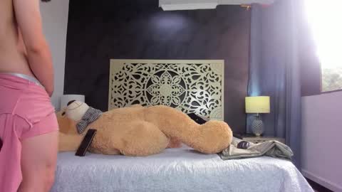 Femboy Max online show from 11-20-25, 12:05